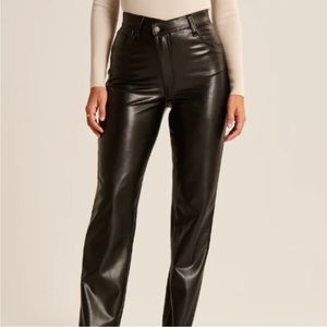 NWT- Curve Love Criss-Cross Waistband Vegan Leather 90s Straight Pant